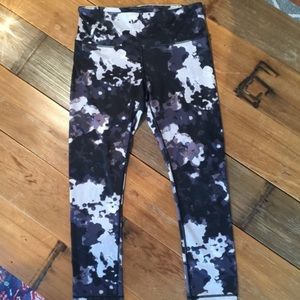HUE Purple Watercolor Leggings Size M